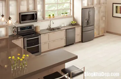 Những mẫu thiết kế nhà bếp sang trọng với tông màu trầm