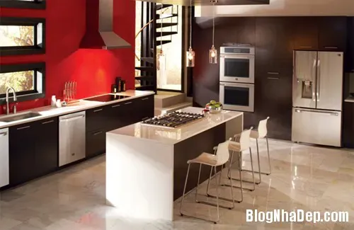 Những mẫu thiết kế nhà bếp sang trọng với tông màu trầm