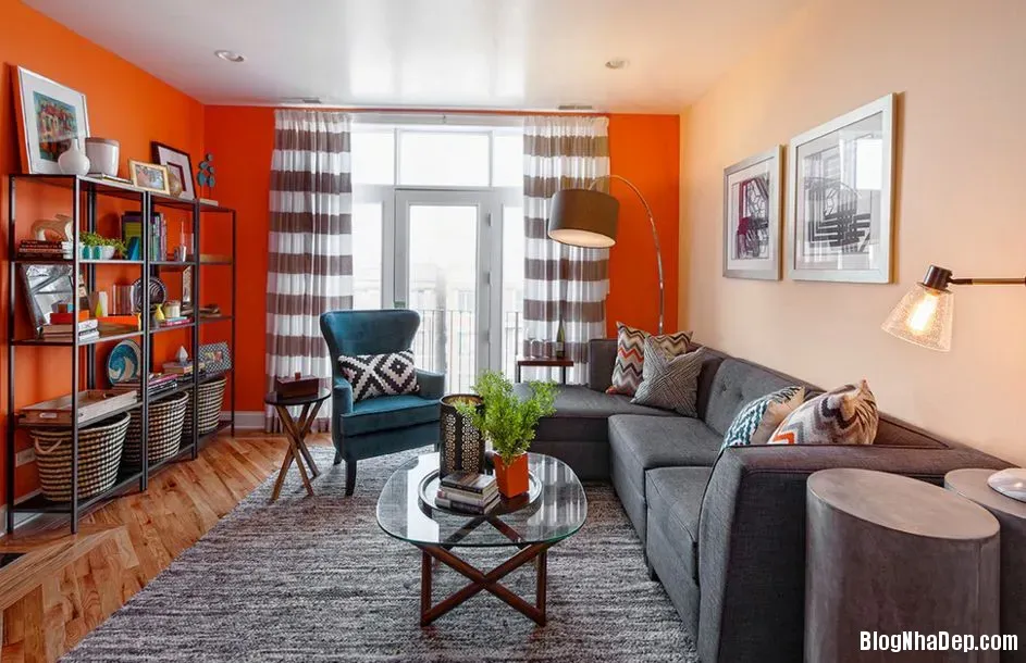 Phòng khách sinh động với sắc màu cam