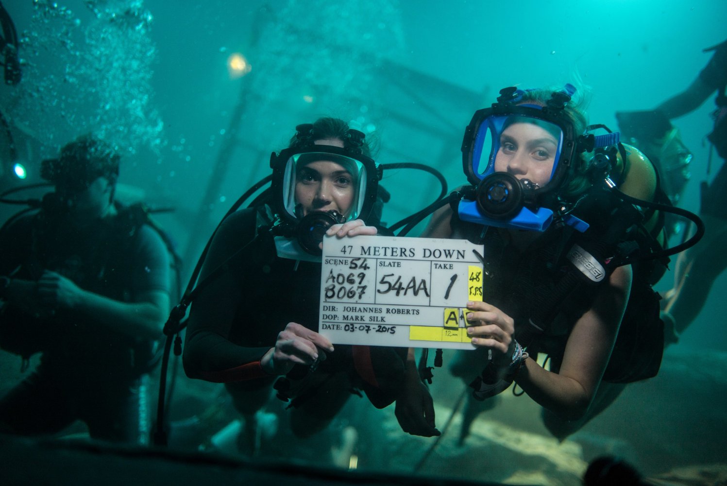 Review phim 47 Meters Down (Hung Thần Đại Dương): nghẹt thở từng phút một