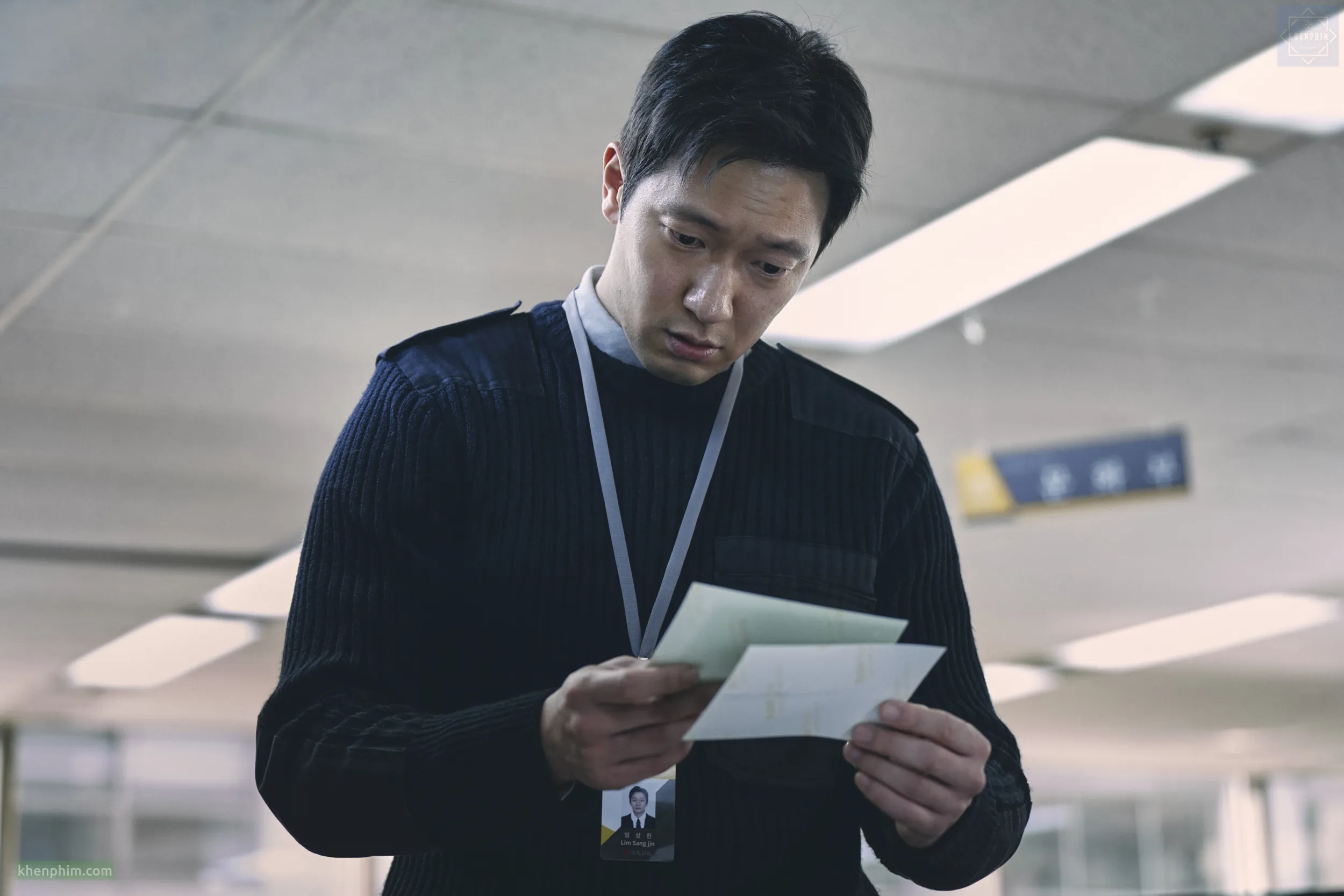 Son Suk-Ku trong vai phóng viên Sang-Jin