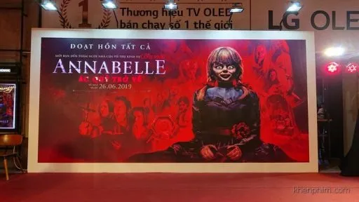 Review phim Annabelle Comes Home: phim tình cảm gia đình