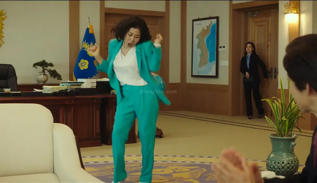 Review phim Bà Hoàng Lươn Lẹo (Honest Candidate 2): Vẫn vui, vẫn cười, vẫn nhức nhối