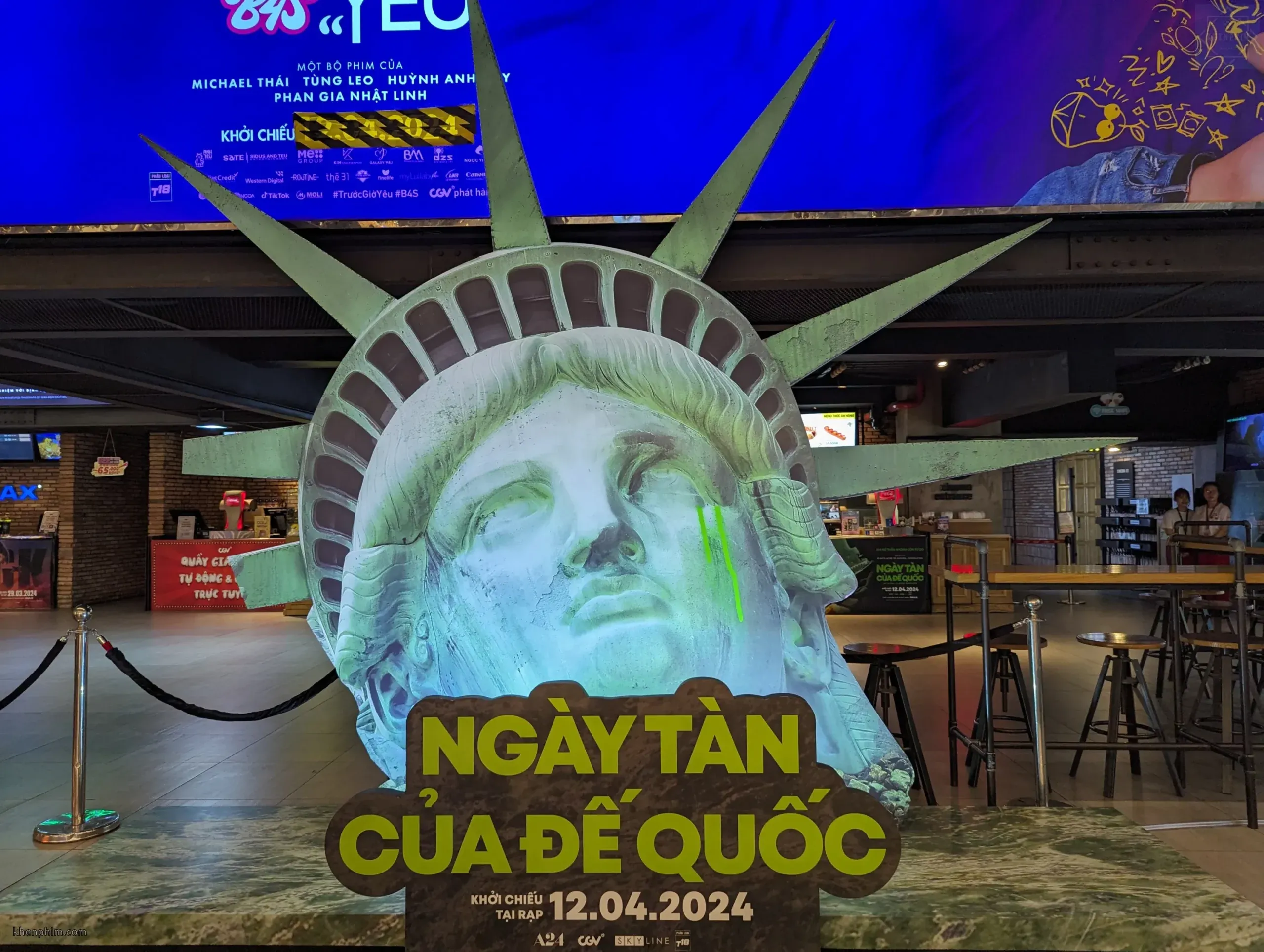 Review phim Ngày Tàn Của Đế Quốc: Âm thanh siêu thực