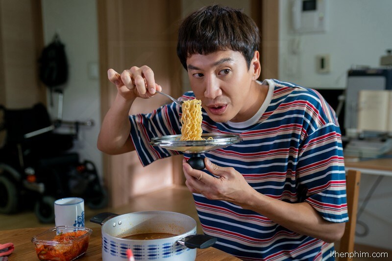Review phim Thằng Em Lý Tưởng (Inseparable Bros): Lee Kwang Soo vào vai em trai thiểu năng