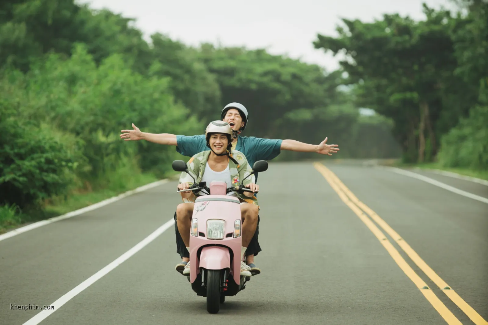 A Tường lái xe chở Thiên Vũ đi tìm Vịnh Cá Voi - phim 我在這裡等你/A Balloon's Landing (Chờ Người Nơi Pháo Hoa Rực Rỡ)