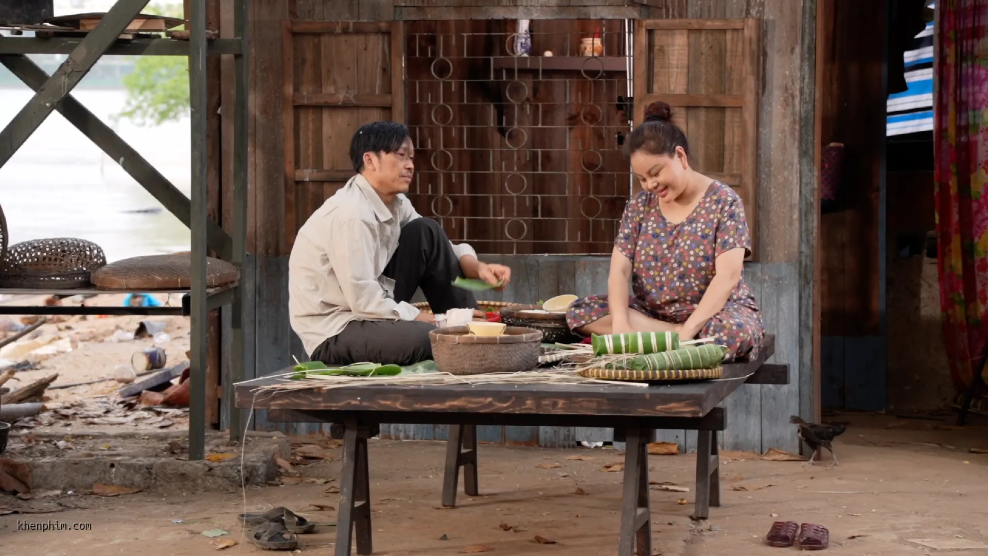 Hoài Linh và Lê Giang tham gia phim Làm Giàu Với Ma với vai diễn là hàng xóm của nhau